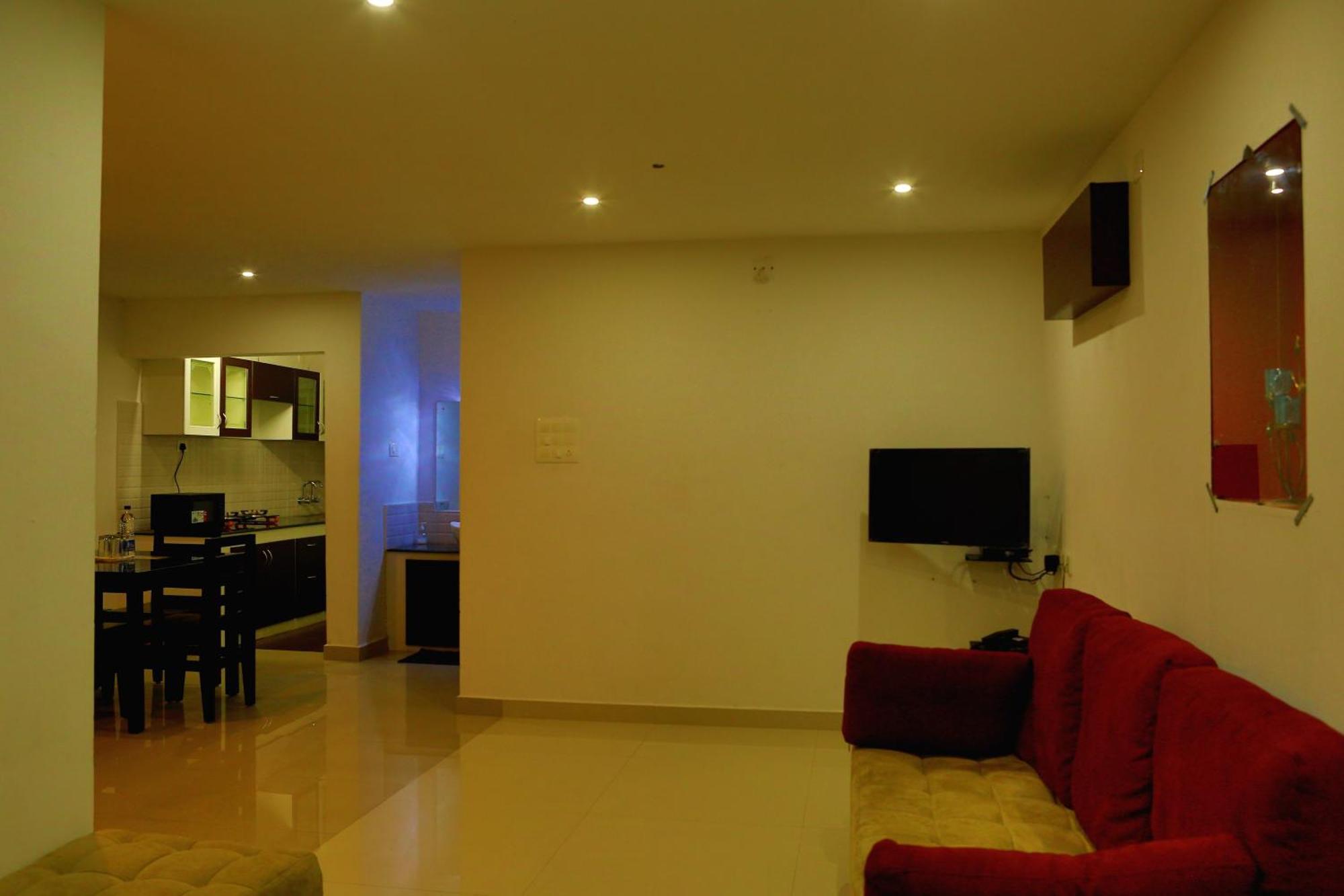Sara Hotels And Apartments Недумбассери Номер фото