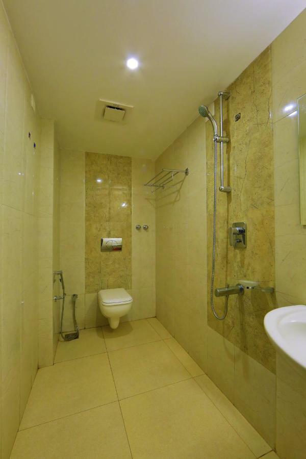 Sara Hotels And Apartments Недумбассери Экстерьер фото
